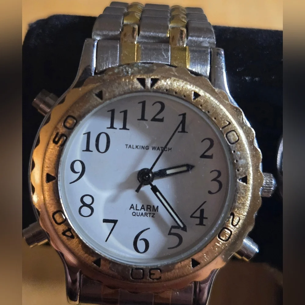 Watches for Women Lot Pulsar Wenger Fitbit UNTESTED AS IS - Picture 7 of 7